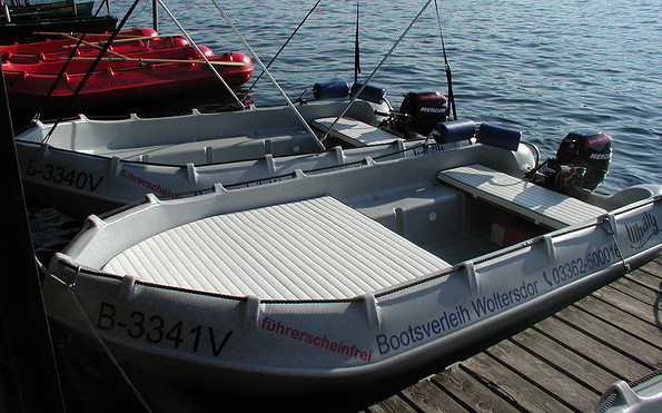 8 PS Motorboot mit Sonnenliege, Foto: Tim Neumeyer