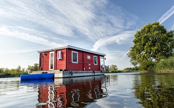 BunBo - Das BungalowBoot - mit Beiboot, Foto: René Supper