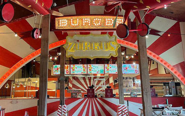 Burger im Burger Zirkus , Foto: Karls Erlebnis-Dorf Elstal, Lizenz: Karls Erlebnis-Dorf Elstal