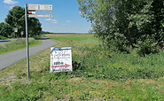 Kreuzung Richtung Hauptstraße, Neu-Schwante, Foto: Jannika Olesch, Lizenz: Tourismusverband Ruppiner Seenland e. V.