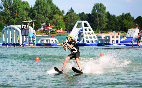 Wake and Park - Eastern Germany's largest aqua park with water skiing and wakeboarding facilities., Foto: Martin Hemmo, Lizenz: Wake and Beach Halbendorf