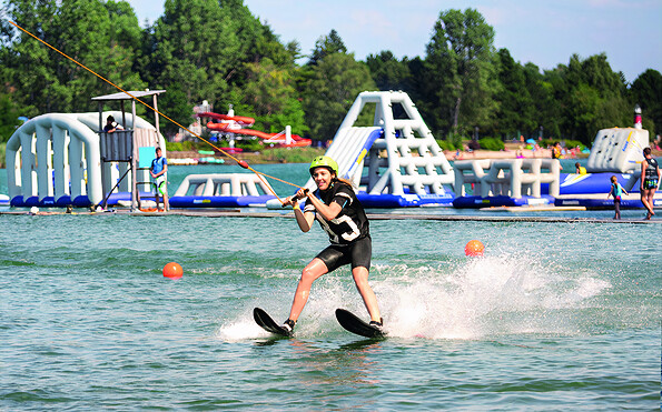 Wake and Park - Eastern Germany&#039;s largest aqua park with water skiing and wakeboarding facilities., Foto: Martin Hemmo, Lizenz: Wake and Beach Halbendorf