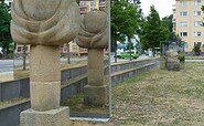 Blick auf Skulpturen, Foto: Charis Soika, Lizenz: Tourismusverband Lausitzer Seenland e.V.