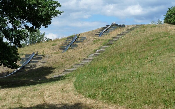 Sledding hill with the three slides, Foto: Charis Soika, Lizenz: Tourismusverband Lausitzer Seenland e.V.