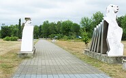 Skulpturen im Park, Foto: Charis Soika, Lizenz: Tourismusverband Lausitzer Seenland e.V.