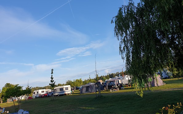 Camping im Grünen, Foto: Heike Krause, Lizenz: Mecklenburg Tourist GmbH