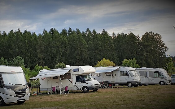 Wohnmobile "Am Liepnitzsee", Foto: Heike Krause, Lizenz: Mecklenburg Tourist GmbH