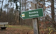 Wegweiser Poetensteig, Foto: Jannika Olesch, Lizenz: Tourismusverband Ruppiner Seenland e. V.