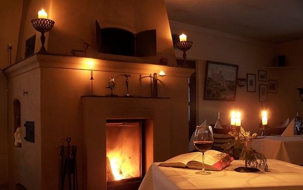 At the fireplace, photo: Restaurant on Pfingstberg