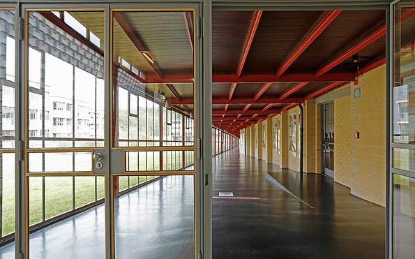 Glasgang UNESCO-Welterbe Bauhaus in Bernau, Foto: Jean Molitor
