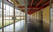 Glass passageway UNESCO World Heritage Bauhaus Bernau, Foto: Jean Molitor