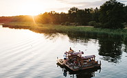Auf dem Floß den Sonnenuntergang genießen , Foto: Steven Ritzer, Lizenz: Huckleberrys Tour