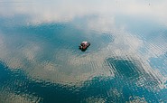 Floß auf dem Senftenberger See, Foto: Julia Nimke, Lizenz: TMB Fotoarchiv