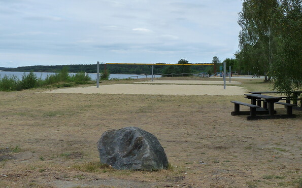 Volleyballplatz in der Nähe des Imbiss, Foto: Gregor Kockert, Lizenz: Tourismusverband Lausitzer Seenland e.V.
