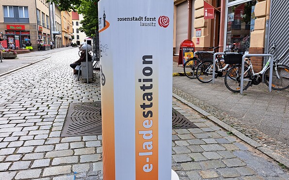 E-Ladestation Touristinformation Forst (Lausitz), Foto: Stadt Forst (Lausitz)/ EBKTM