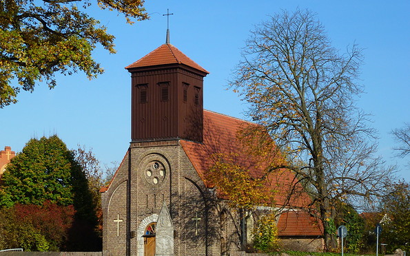 Kirche Bestensee, Foto: Petra Förster, Lizenz: Tourismusverband Dahme-Seenland e.V.