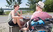 Cyclists&#039; break at Lake Spreetal, Foto: Nada Quenzel, Lizenz: Tourismusverband Lausitzer Seenland e.V.