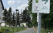 Bike path signage near the vacation rooms, Foto: Ulrike Haselbauer, Lizenz: Tourismusverband Lausitzer Seenland e.V.