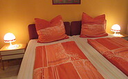 1. Schlafzimmer mit Doppelbett, Foto: Angelika Barth, Lizenz: Ferienwohnung &quot;Zur Mühle&quot; Inh. Angelika Barth