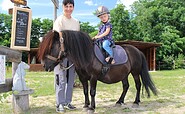 Pony rides for the little guests, Foto: Fanny Nevoigt, Lizenz: Terra Nova