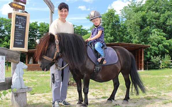 Pony rides for the little guests, Foto: Fanny Nevoigt, Lizenz: Terra Nova