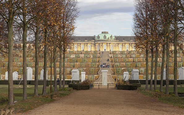 Schloss Sanssouci im Herbst, Foto: André Stiebitz, Lizenz: PMSG SPSG