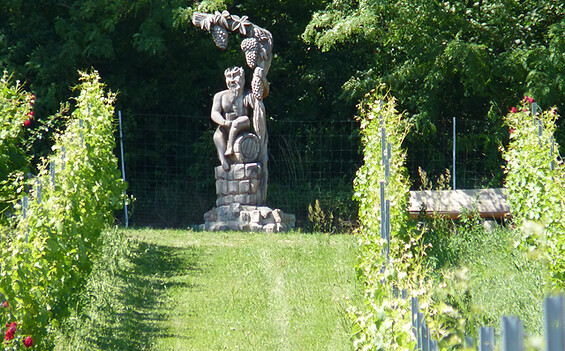 Bachus figure on the mill vineyard, Foto: Petra Förster, Lizenz: Tourismusverband Dahme-Seenland e.V.