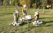 &quot;Bestwaner&quot; wooden figures in the generation forest, Foto: Petra Förster, Lizenz: Tourismusverband Dahme-Seenland e.V.