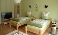 Schlafzimmer mit zwei Einzelbetten, Foto: Antje Oegel, Lizenz: Fürstenwalder Tourismusverein e.V.