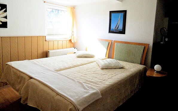 Bedroom with double bed, Foto: Antje Oegel, Lizenz: Fürstenwalder Tourismusverein e.V.