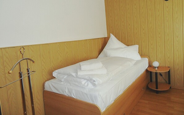 Bedroom with single bed, Foto: Antje Oegel, Lizenz: Fürstenwalder Tourismusverein e.V.