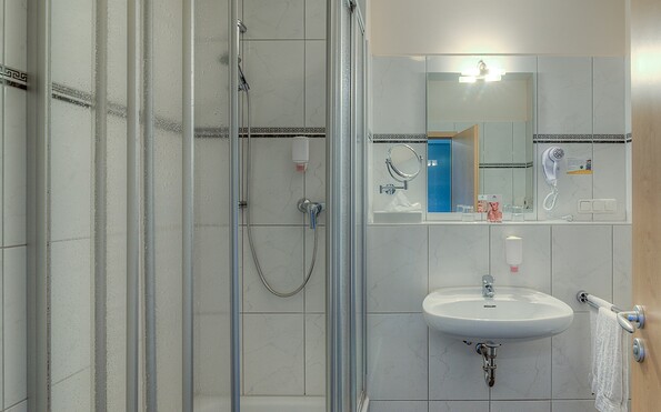 Beispielfoto Doppelzimmer - Badezimmer