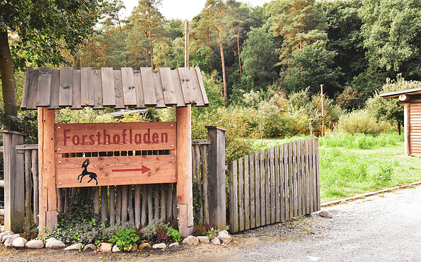 Forsthofladen Massow Einfahrt, Foto: Sandra Fonarob, Lizenz: Tourismusverband Dahme-Seenland e.V.
