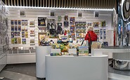 Auswahl von Souvenirs in der mobiagentur im Hauptbahnhof Potsdam, Foto: André Stiebitz, Lizenz: PMSG