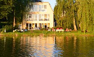 Ansicht Seeseite, Foto: G. Espich, Lizenz: Ferienwohnhaus Drei am Zemminsee