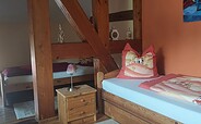 Schlafzimmer mit zwei Einzelbetten, Foto: Kathrin Schilling, Lizenz: TOR Tourismusverein Eisenhüttenstadt
