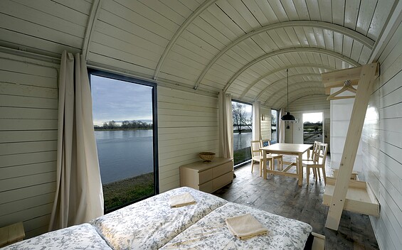 Overnight stay in railroad wagon, Foto: Jens Plate Architekten