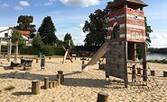 Spielplatz an der Badewiese in Eichwalde, Foto: Petra Förster, Lizenz: Tourismusverband Dahme-Seenland e.V.