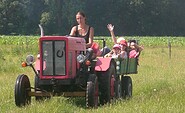 Treckerfahrt, Foto: Kinderbauernhof Marienhof, Lizenz: Kinderbauernhof Marienhof