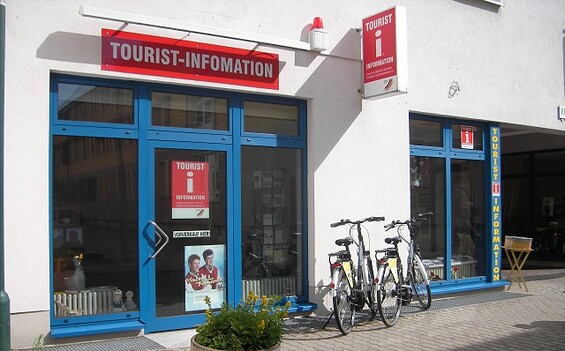 E-Bike - charging station in the tourist information center, Foto: Angelika Voigt, Lizenz: Tourist-Information Seelow