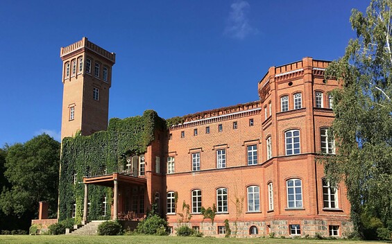 Schloss Arendsee im Mittelpunkt für spannungsgeladenen Polit-Thriller