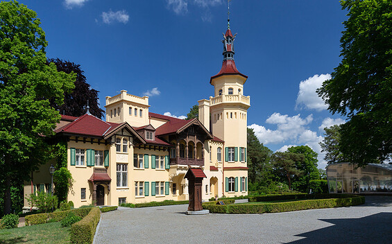 Hubertushöhe Palace: film and television in a historic setting