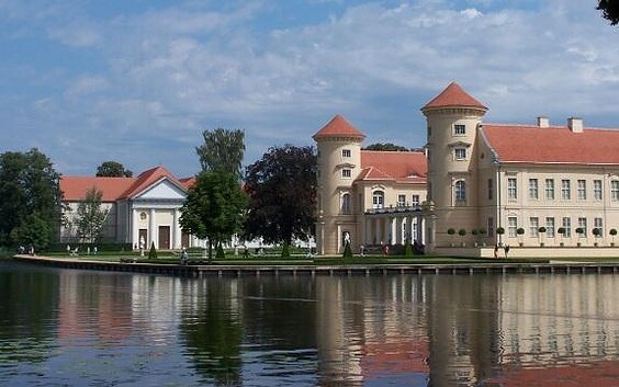 Schlosstheater und Schloss Rheinsberg, Foto: Tourismusverein Rheinsberg, Lizenz: Tourismusverein Rheinsberg