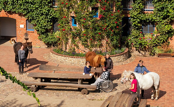 Innenhof des Vierseitenhofes, Foto: RHGB