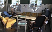 Sitzbereich im Café Direktannahme, Foto: Carolin Pagel