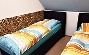 Schlafzimmer mit 2 modernen Boxspringbetten, Foto: Anja Schneider, Lizenz: Anja &amp; Frank Schneider
