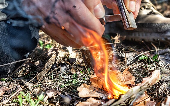 Make a fire, Foto: Julien Zaul, Lizenz: Advival, Patrick Pietzsch