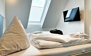 Apartment &quot;Neuwieser See&quot; 3. Schlafzimmer mit Flatscreen-TV, Foto: Ulrike Haselbauer, Lizenz: Tourismusverband Lausitzer Seenland e.V.