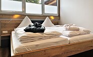 Apartment &quot;Partwitzer See&quot; 1. Schlafzimmer mit Doppelbett, Foto: Ulrike Haselbauer, Lizenz: Tourismusverband Lausitzer Seenland e.V.
