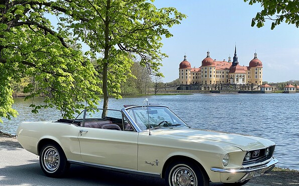 Ford Mustang Cabrio vor Schloss Moritzburg, Foto: Uve Seifert, Lizenz: Uve Seifert